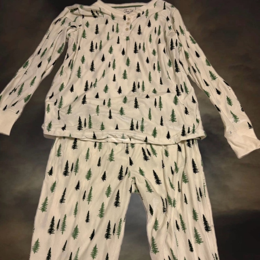 Pajamas with Tree Print - White and Green